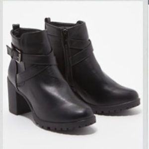 NEW IN BOX 🖤 Faux-Leather Lug Sole Wrap Strap Block Heel Bootie 🖤